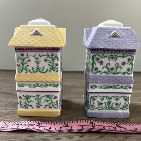 Vintage Lenox Spice Village Cheese and Garlic Shakers 1993 - Picture 5 of 9